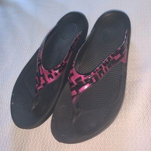 OOFOS sandal